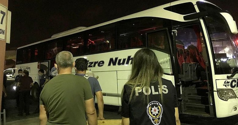 Izmir Sirnak Otobusunde Akilalmaz Olay Sofor Hemen Kapiyi Kilitledi Izmir Haberleri