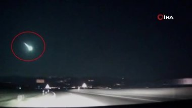 İzmir’de meteor düştü iddiası! Görüntüler anbean kaydedildi