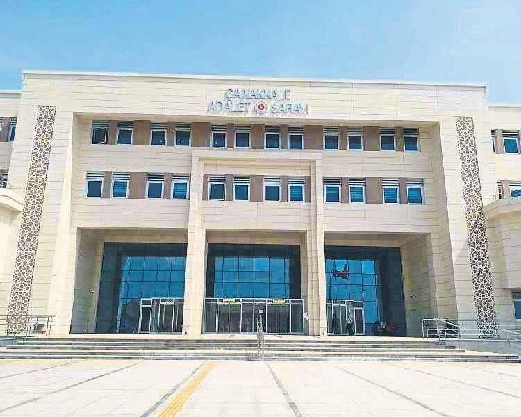 Kadın hakim adliyeyi birbirine kattı