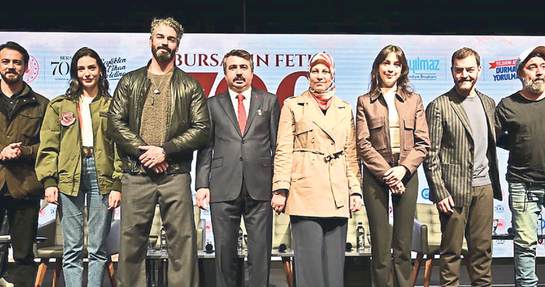 Kuruluş oyuncuları ile 700. yıl şöleni