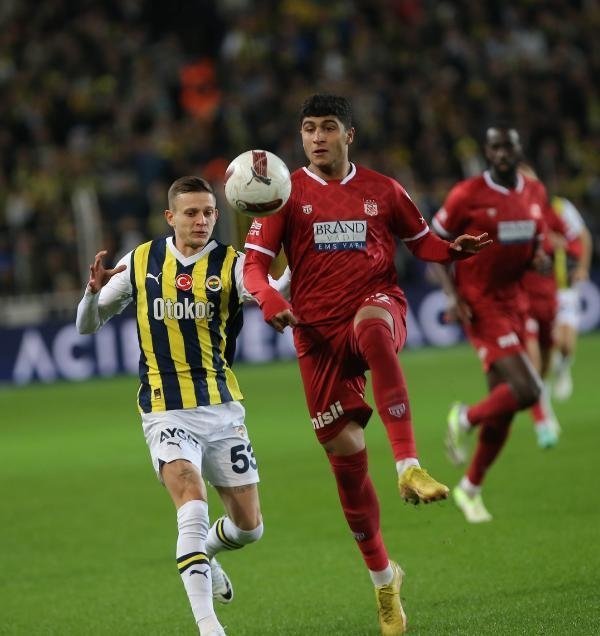 Fenerbahçe evinde rahat kazandı! 4 gol attılar