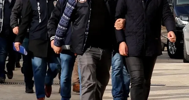 İzmir’de dehşet! Aile içi tartışma kanlı bitti: Oğlunu pompalı tüfekle...
