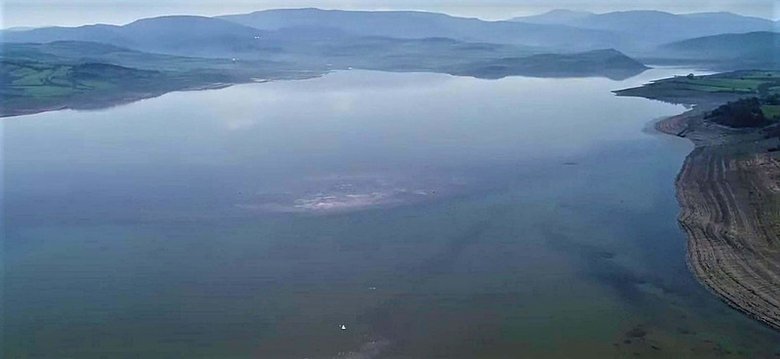 Barajda su seviyesi düştü, eski kara yolu ortaya çıktı