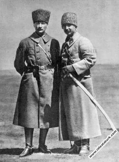 ismet-inonu-kimdir-cephelerin-kurmayindan-cumhurbaskanligina-turkiyenin-kaderini-cizen-milli-sefin-hayati-1787497026808.png