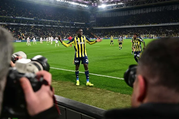 dev-bedelle-gelmisti-ustu-cizildi-fenerbahcede-o-oyuncu-veda-ediyor-1777970146826.png