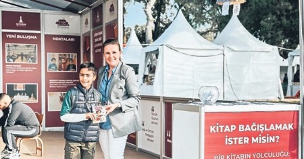 Kitap Fuarı'nda bağış stantları kuruldu