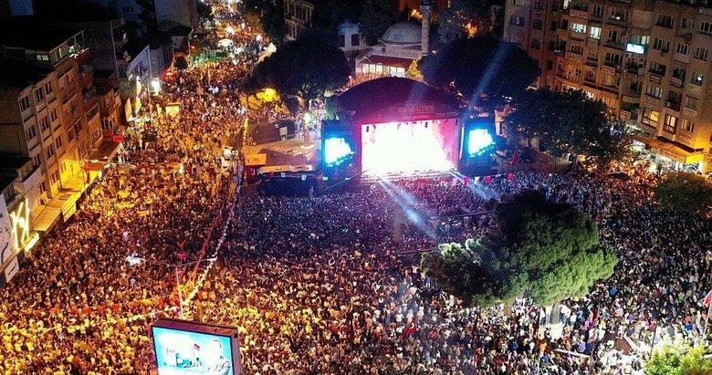 Yüksek Sadakat söyledi, Bergama coştu