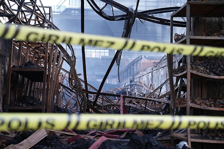İzmir’de felaketin eşiğinden dönüldü! Yangının hasarı gün aydınlanınca ortaya çıktı