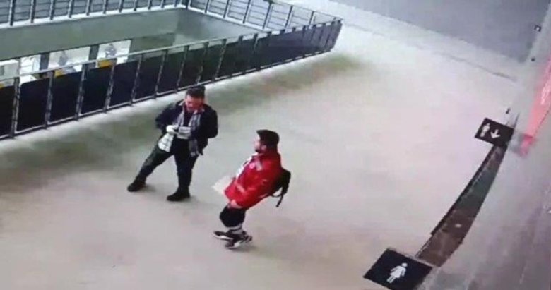 İşte o anlar! Göztepe - Altay maçında sis ve işaret fişeği stada böyle sokuldu!