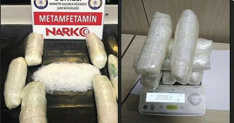 Denizli’de otomobilin tavanından 2 kilo uyuşturucu çıktı