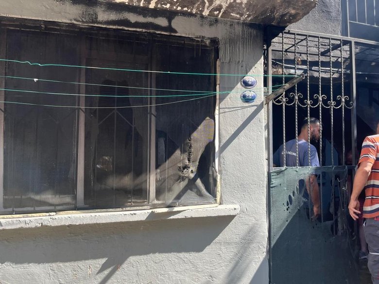 İzmir’de zemin katta çıkan yangın binayı sardı