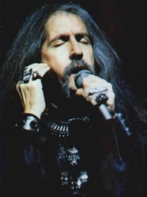 Modern zamanların ozanı: Barış Manço