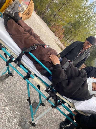 Denizli’de feci kaza! Kontrolden çıkan araç uçurumdan düştü: 3 yaralı