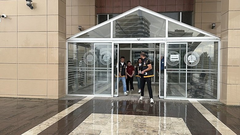 Böyle vicdansızlık görülmedi! Gerçek yıllar sonra ortaya çıktı: İzmir’de yeni doğan bebeğini alıp...