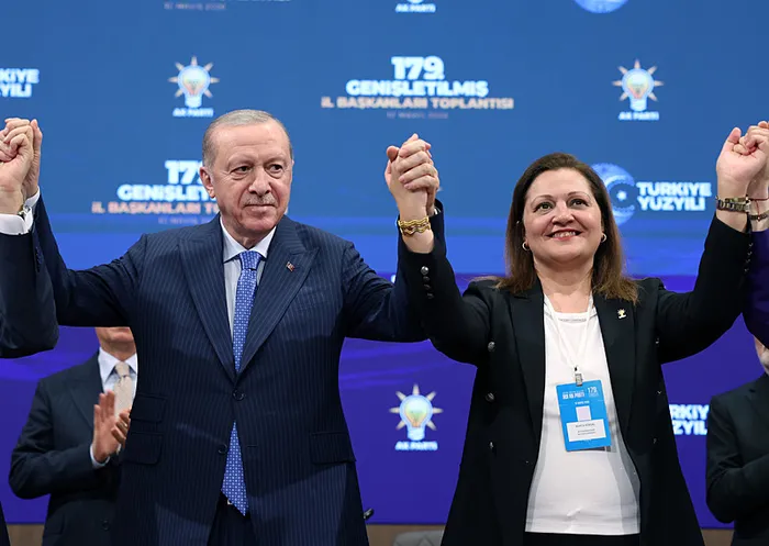 ak-partiye-gecen-burcu-koksal-vatandaslara-seslendi-sehrimizi-buyuten-gelistiren-guclendiren-her-adimin-yanind-1778665559962.png