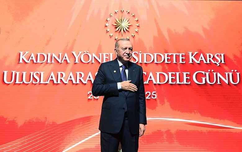 baskan-erdogan-kadina-yonelik-saldirilar-en-basta-aileye-vurulmus-menfur-bir-darbedir-1764095398473.jpeg
