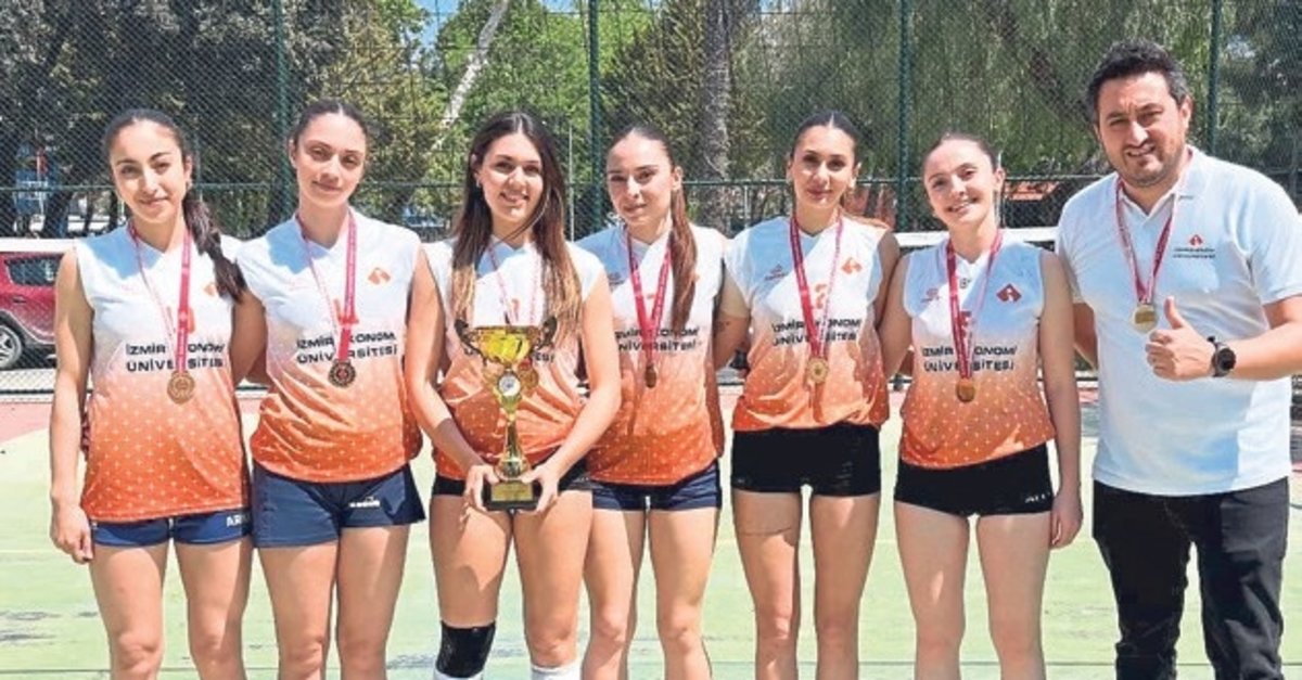 İzmir Ekonomi, denizde ve filede şampiyon