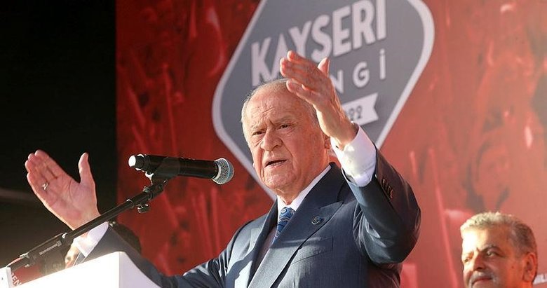 Devlet Bahçeli’den Tunç Soyer’e: İzmir’in edepsiz belediye başkanı