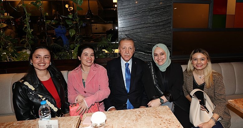 Başkan Erdoğan gençlerle kafede bir araya geldi