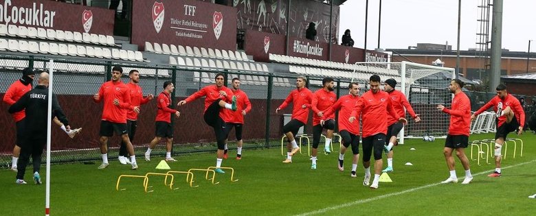 A Milli Takım kampa girdi! Galler maçı hazırlıklarına başladı