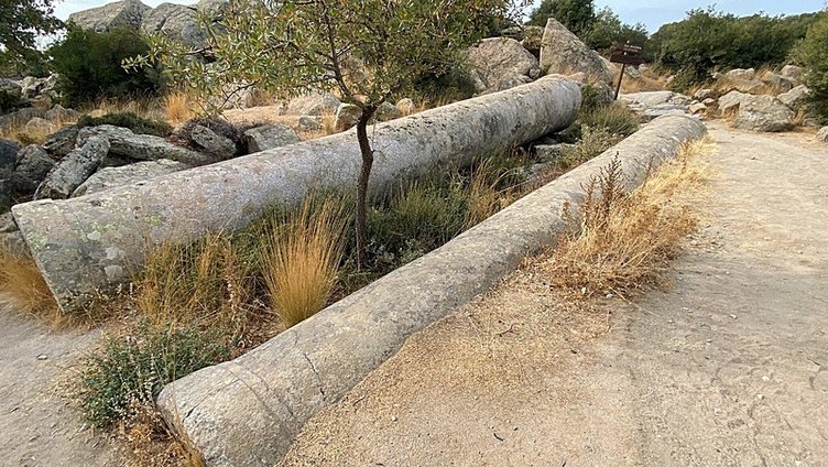 Çanakkale’deki 1600 yıllık antik dev granit sütunlar tarihe ışık tutuyor