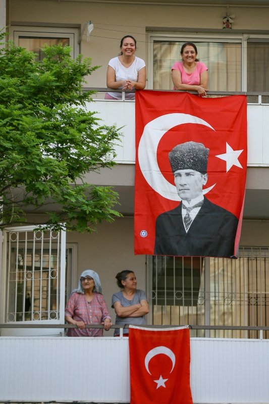 Tüm Türkiye İstiklal Marşını okudu! İşte birbirinden güzel manzaralar