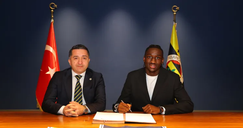 Fenerbahçe transferi açıkladı!