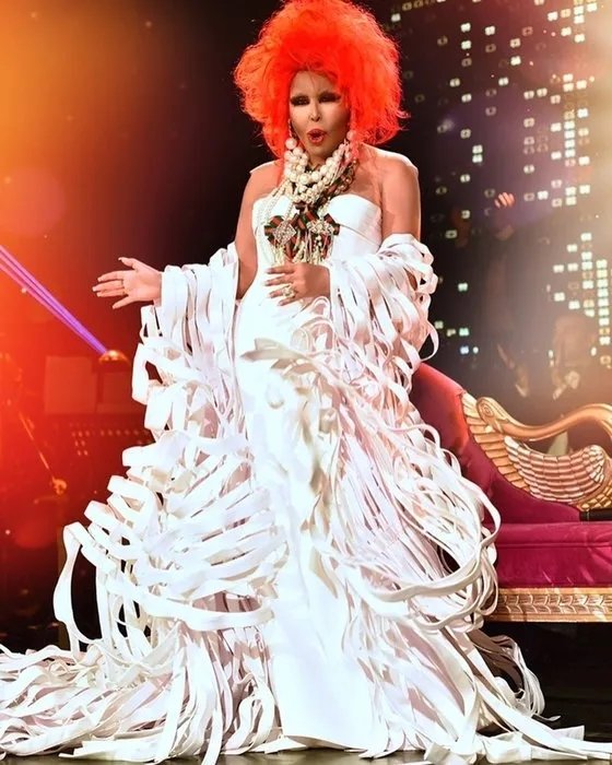 Bülent Ersoy’dan kendisini eleştirenlere Rihanna’lı yanıt