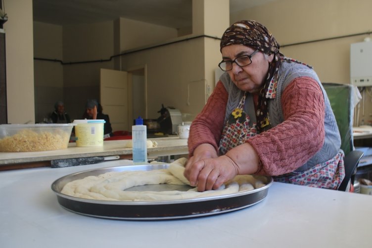 Uşak’ta 66 yaşındaki girişimci kadının parmak ısırtan azmi! İzmir ve Denizli’de de dükkan açtı