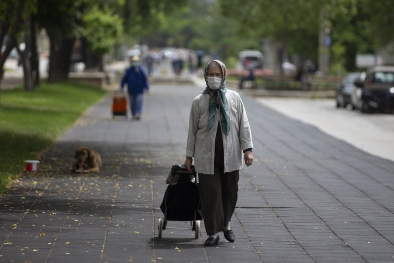 65 yaş ve üstü vatandaşlar yeniden sokağa çıktı