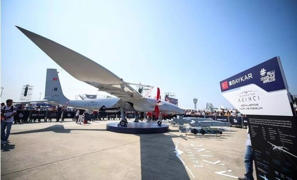 Selçuk Bayraktar müjdeyi verdi! AKINCI TİHA hava savunması da yapabilecek