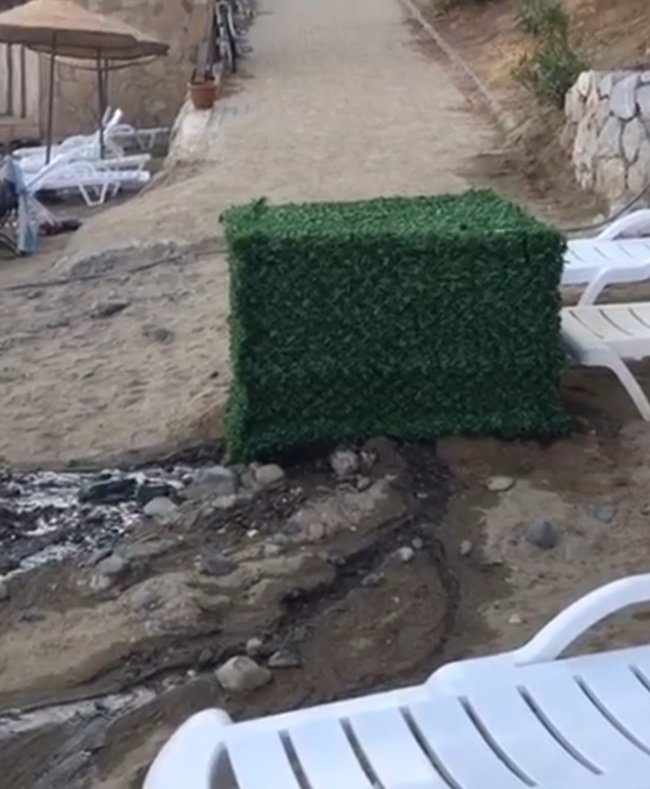 Muğla’daki mavi bayraklı plajda lağım skandalı