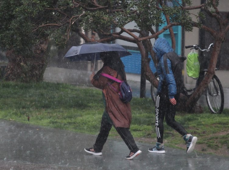 İzmir hava durumu! Meteoroloji’den sağanak yağış uyarısı! 6 Temmuz pazartesi hava durumu...