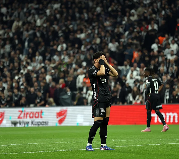 yeni-sezonda-yollar-ayriliyor-besiktasta-yaprak-dokumu-1778135948375.png