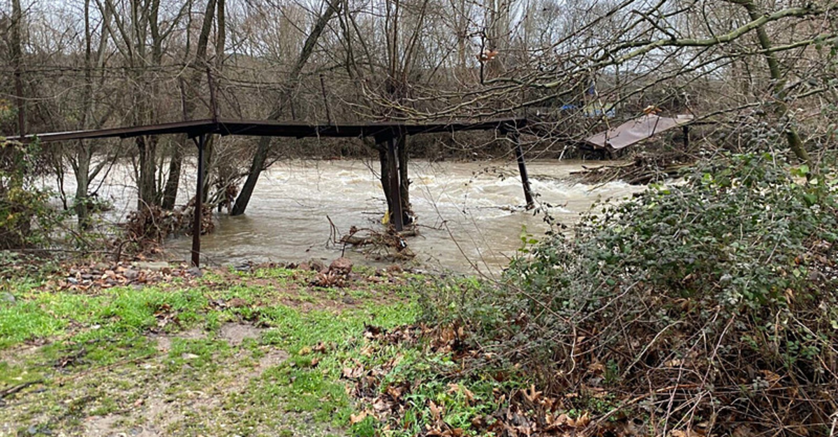 Çanakkale'de yollar göle döndü!