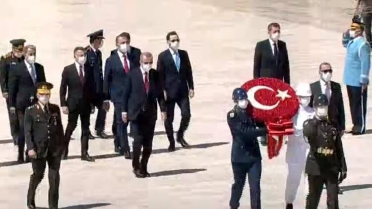 Başkan Erdoğan ve YAŞ üyelerinden Anıtkabir’e ziyaret