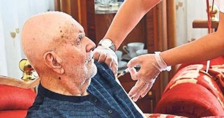 102’nci yaş gününü 3’üncü aşıyla kutladı