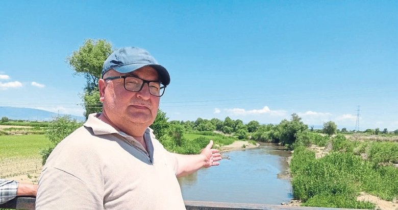 Gediz Nehri’nden kir akıyor