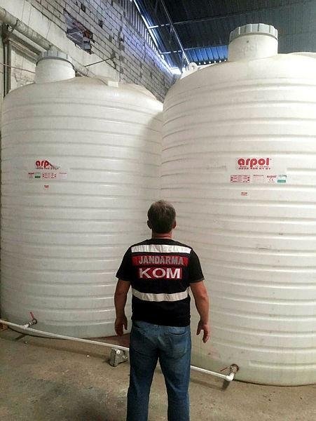 5 ton sahte etil alkolü, İstanbul’dan İzmir’e ’dezenfektan’ yazan kolilerle getirmişler