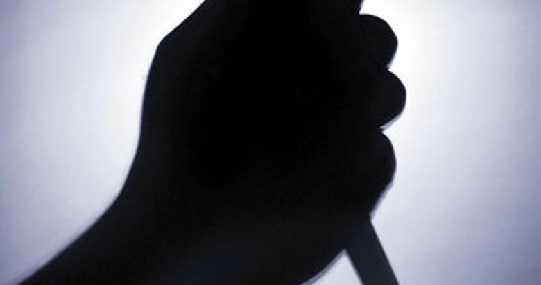 Denizli’de şok eden iddia! Otizmli çocuğun sesinden rahatsız olan komşu bıçakla kapıya dayandı! Olay anı cep telefonu kamerasında