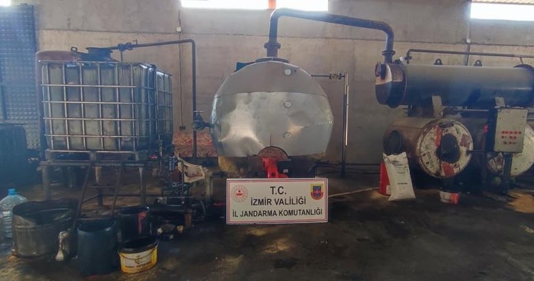 İzmir’in 3 ilçesinde kaçakçılık operasyonu! 27 buçuk ton kaçak akaryakıt ele geçirildi