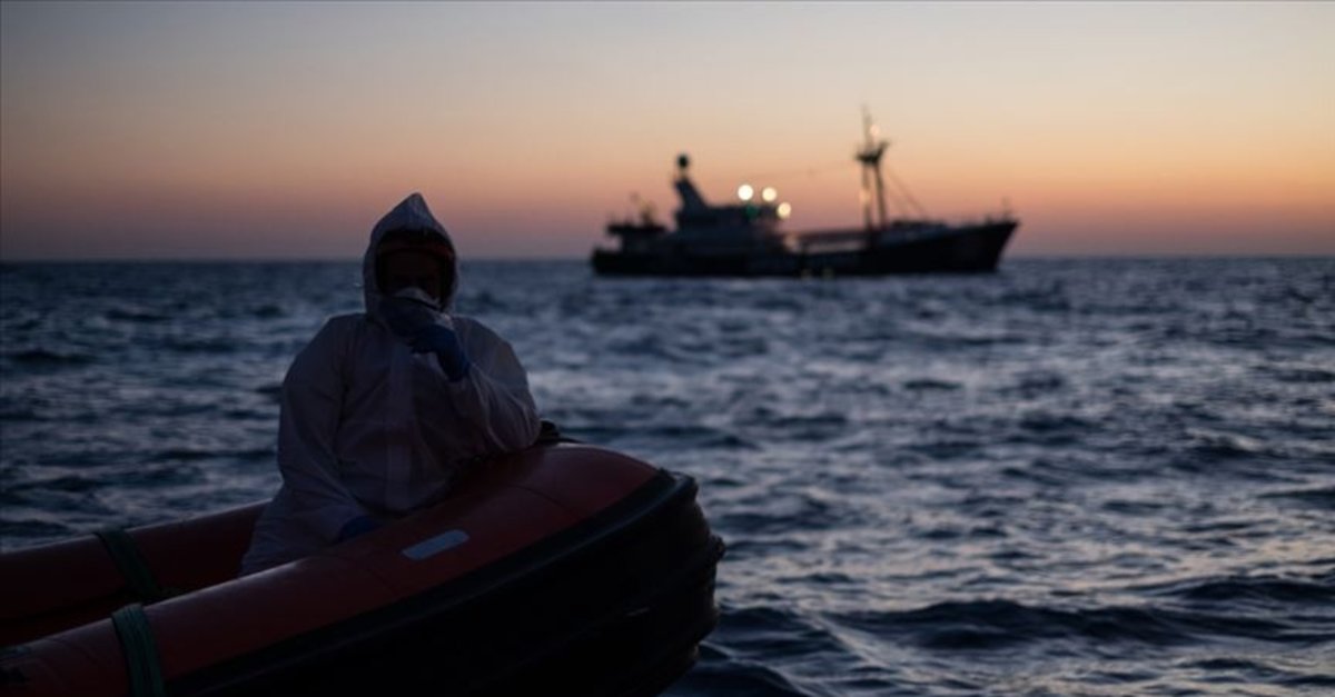 İzmir'de 25 düzensiz göçmen yakalandı