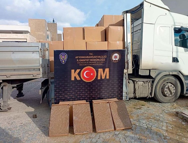 Afyonkarahisar’da durdurulan TIR’da 4 başlıklı heykel ele geçirildi