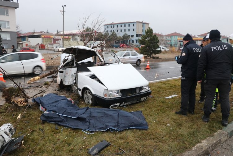 Kütahya-Afyonkarahisar Çevre Yolu’nda feci kaza: 2 ölü, 3 yaralı