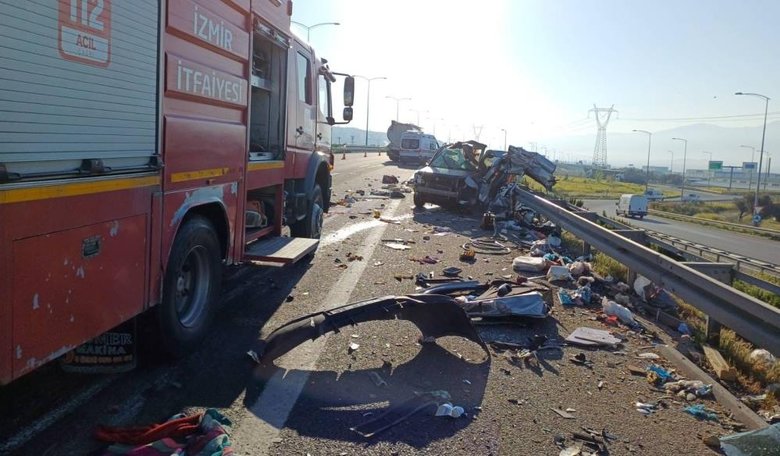 İzmir’de feci kaza! Çıkışı kaçırıp ölüme gitti: 1 ölü, 2 ağır yaralı