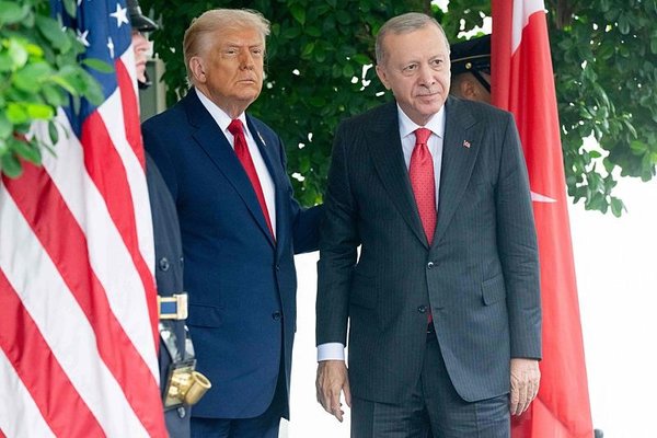 beyaz-sarayda-tarihi-zirve-baskan-erdogan-ve-donald-trump-gorusmesi-basladi-1758817789545.jpeg