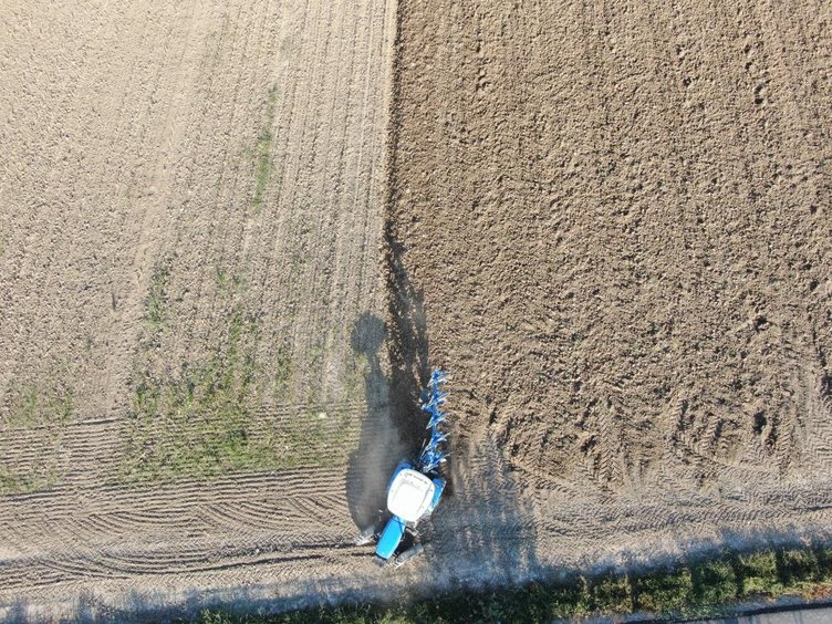 Babası tarlada çalışacak işçi bulamayınca 3 bin 500 kilometre yol gelip yardım ediyor