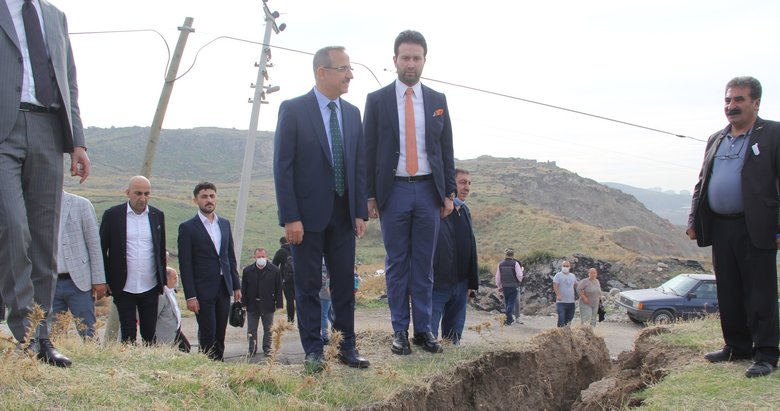 İzmir’deki ürküten yarıkları yerinde inceleyen AK Partili Sürekli: Harmandalı pimi çekilmiş bombadır