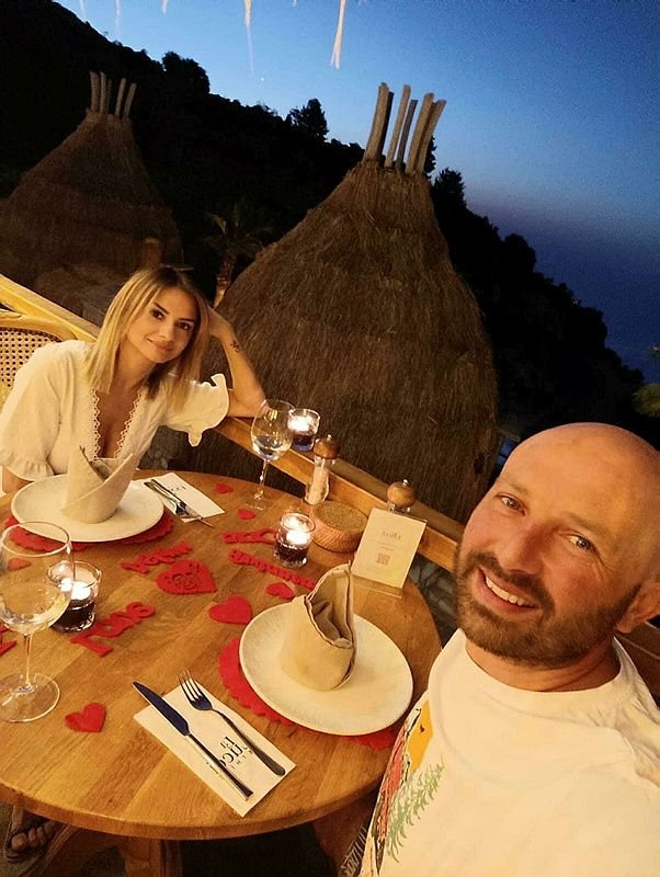 Kıskandığı kocasını bıçaklayarak öldürdü