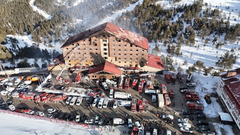 Günün en acı görüntüsü: 66 kişinin ölmesi kayak keyfine engel olmadı